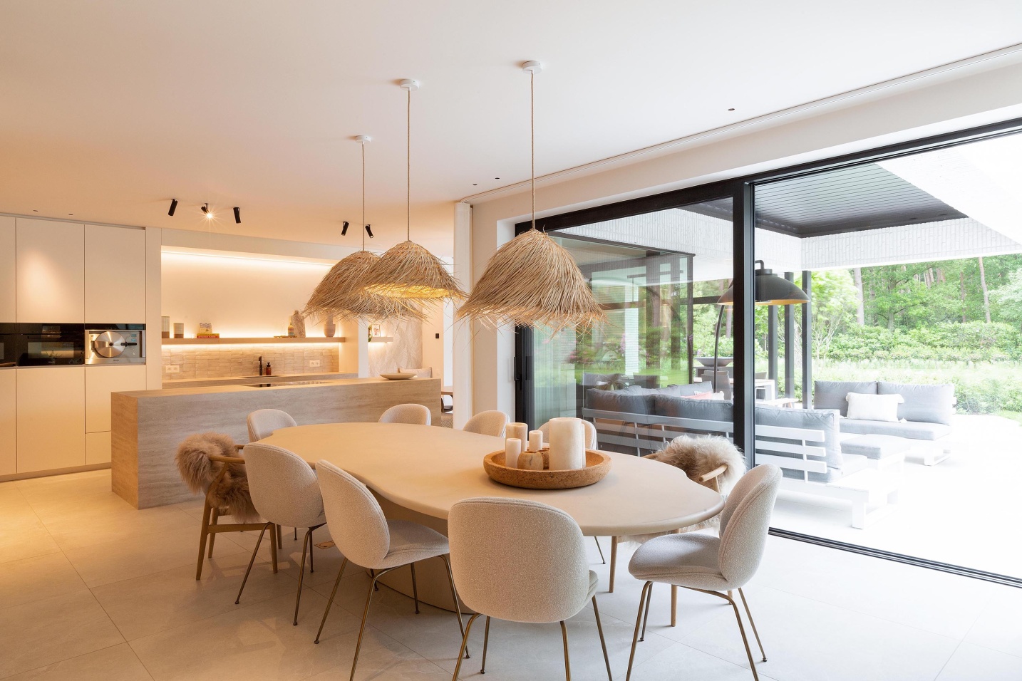 Luxe interieur keuken travertijn ibiza look design interieur - SFAR Hasselt