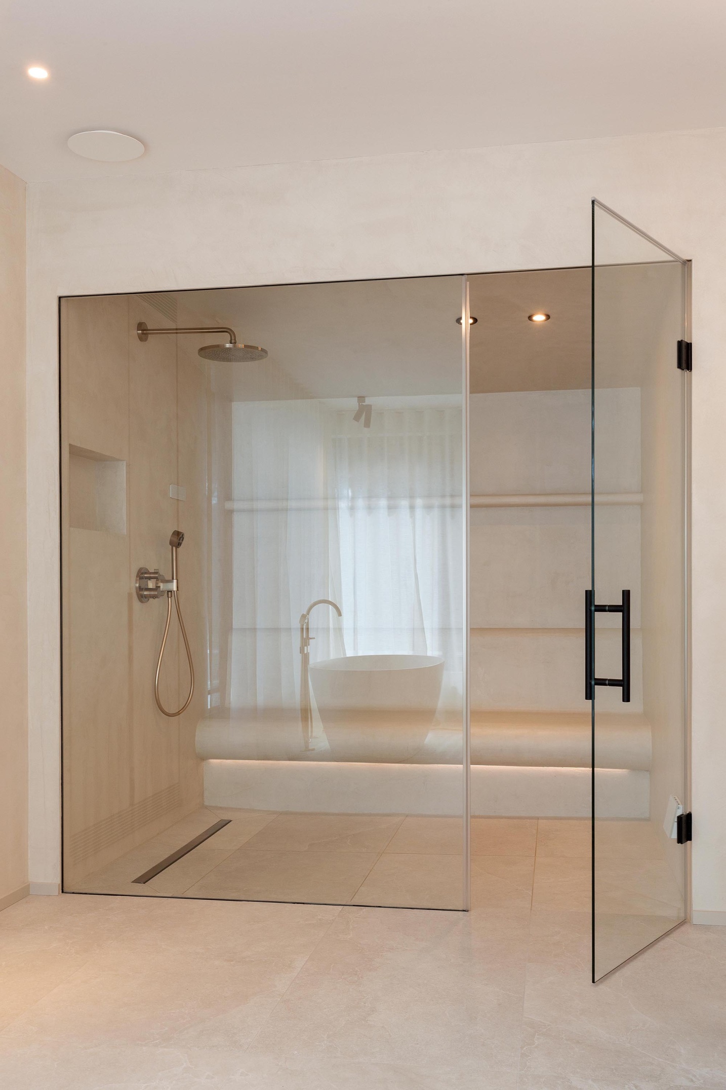 Luxe open douche mortex limewash glas zitbank sauna ontwerp - SFAR interieur & architecten