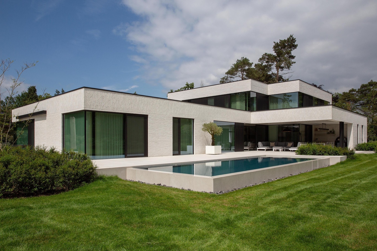 stijlvolle terras zwembad pool luxe villa - SFAR architect Tesssenderlo