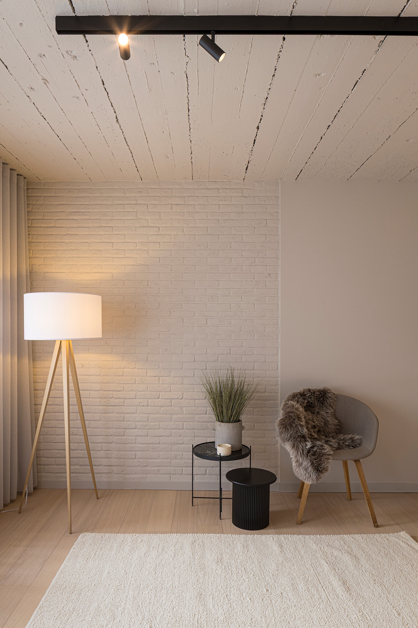Zachte materialen en natuurlijke tinten in zorginterieur - SFAR interieur & architecten Hasselt