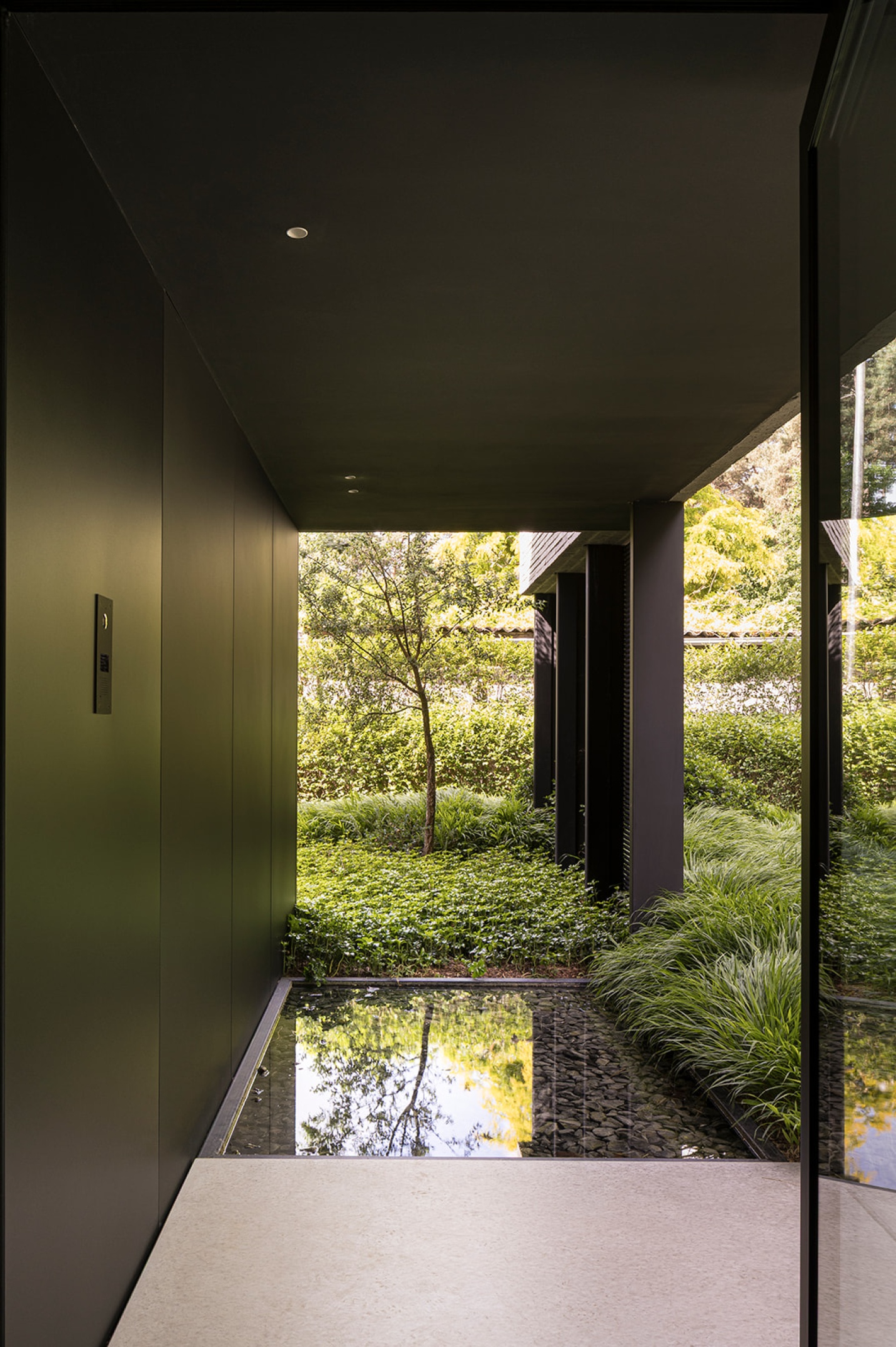 Architecturale woning met focus op licht en privacy – SFAR interieur & architecten Limburg