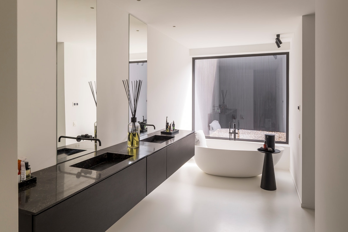 vrijstaand bad luxe interieur hotel villa architect België– SFAR interieur & architecten Limburg