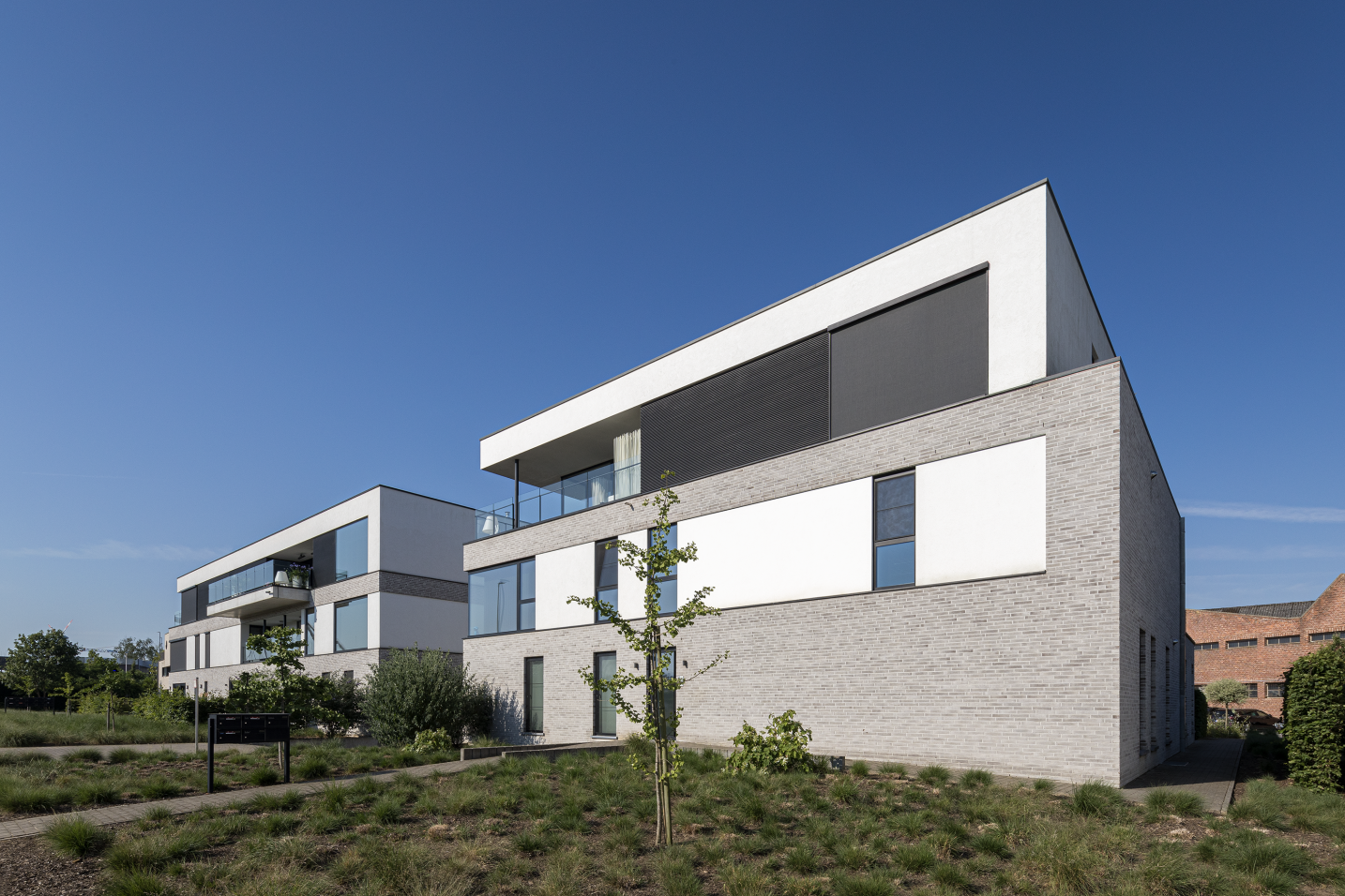 Moderne woonontwikkeling geïntegreerd in een stedelijke of dorpscontext – SFAR interieur & architecten Limburg