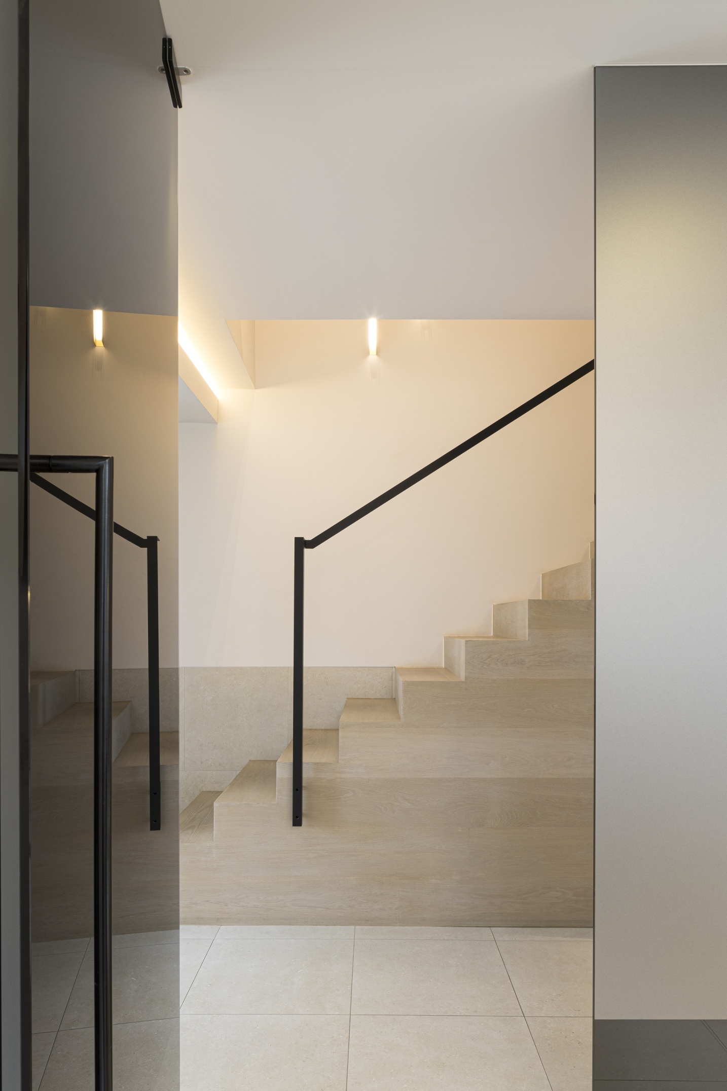 Tijdloos praktijkontwerp waarin hygiëne en beleving samenkomen – SFAR interieur & architecten Limburg