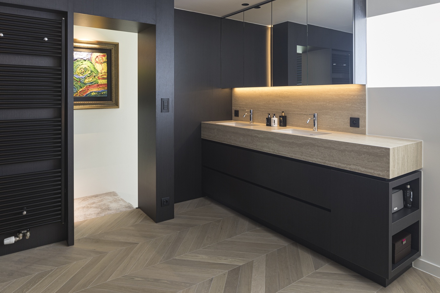 Hedendaagse badkamer met focus op comfort en eenvoud – SFAR interieur & architecten Limburg