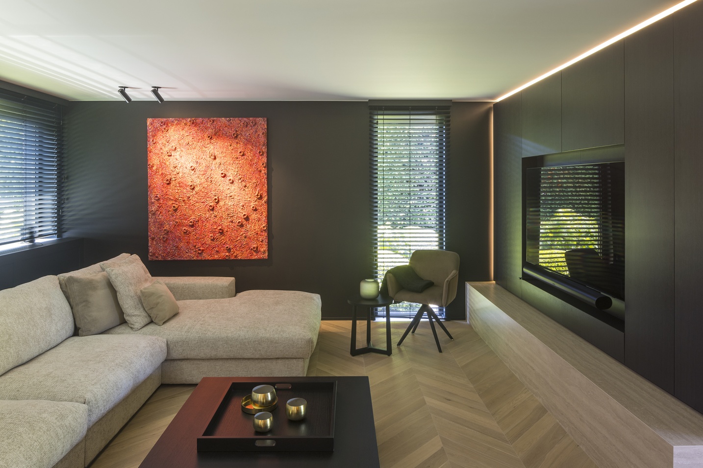 Lichtrijke leefruimte met zachte materialen en open ruimtelijk gevoel – SFAR interieur & architecten Limburg