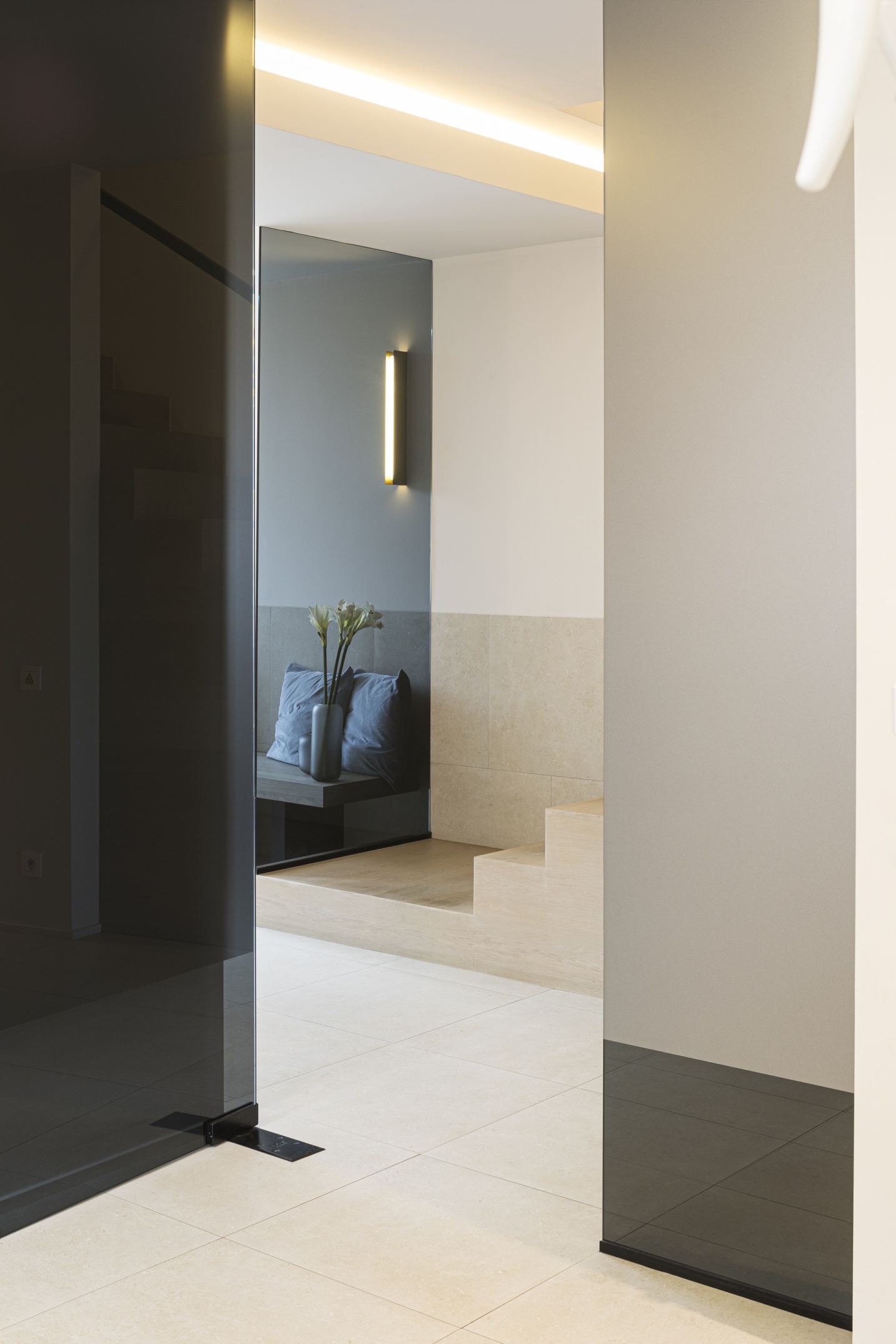 Functionele behandelruimte met hygiënische en moderne afwerking – SFAR interieur & architecten Limburg
