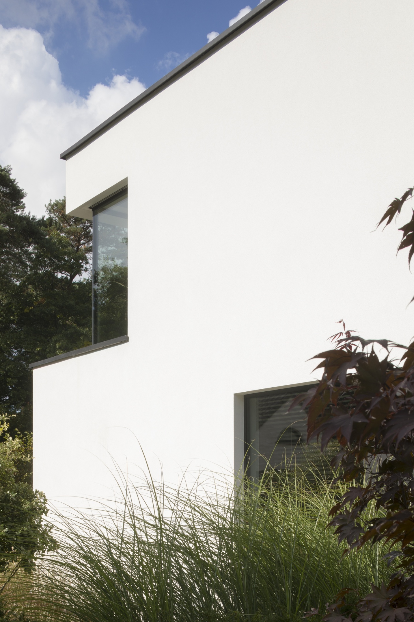 Exclusieve woning met minimalistische gevel en hoogwaardige afwerking – SFAR interieur & architecten Limburg