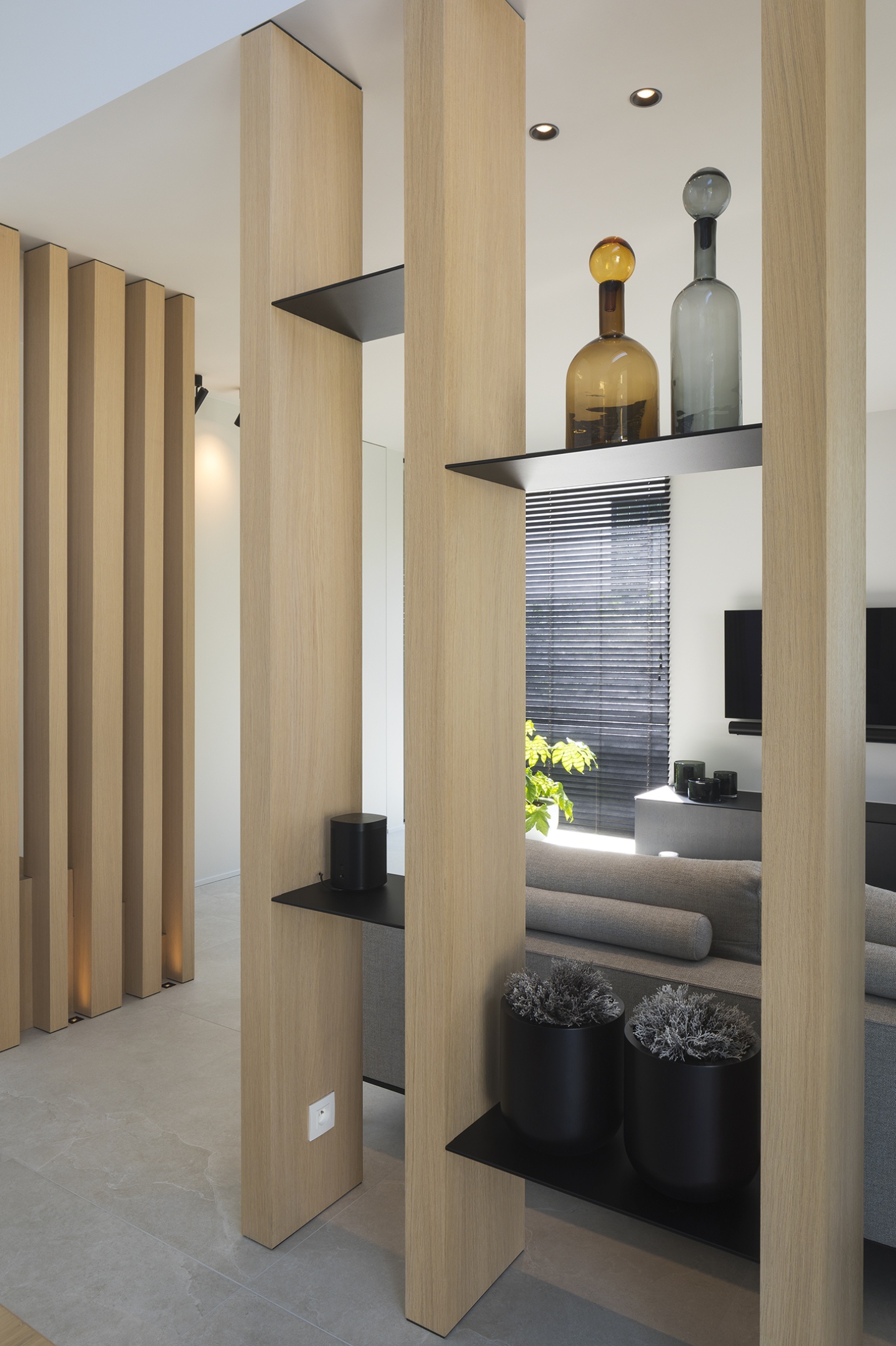 Moderne woonkamer met tijdloos en elegant interieur – SFAR interieur & architecten Limburg