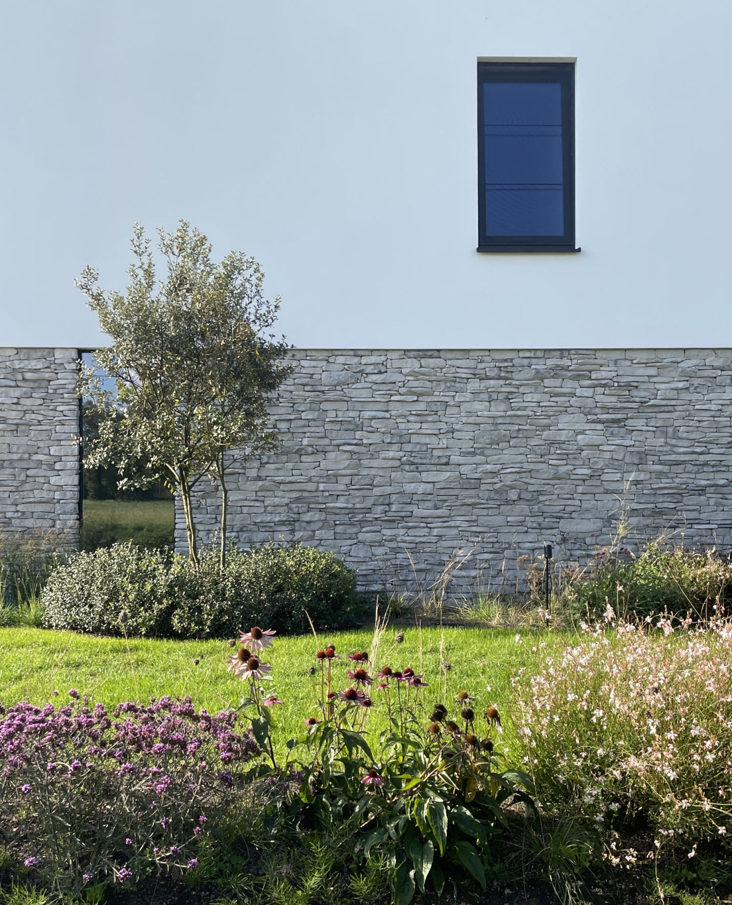 Elegant totaalproject met balans tussen eenvoud en comfort – SFAR interieur & architecten Limburg