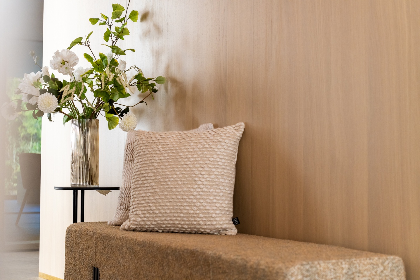 Interieur met sterke visuele identiteit voor vastgoedkantoor - SFAR interieur & architecten