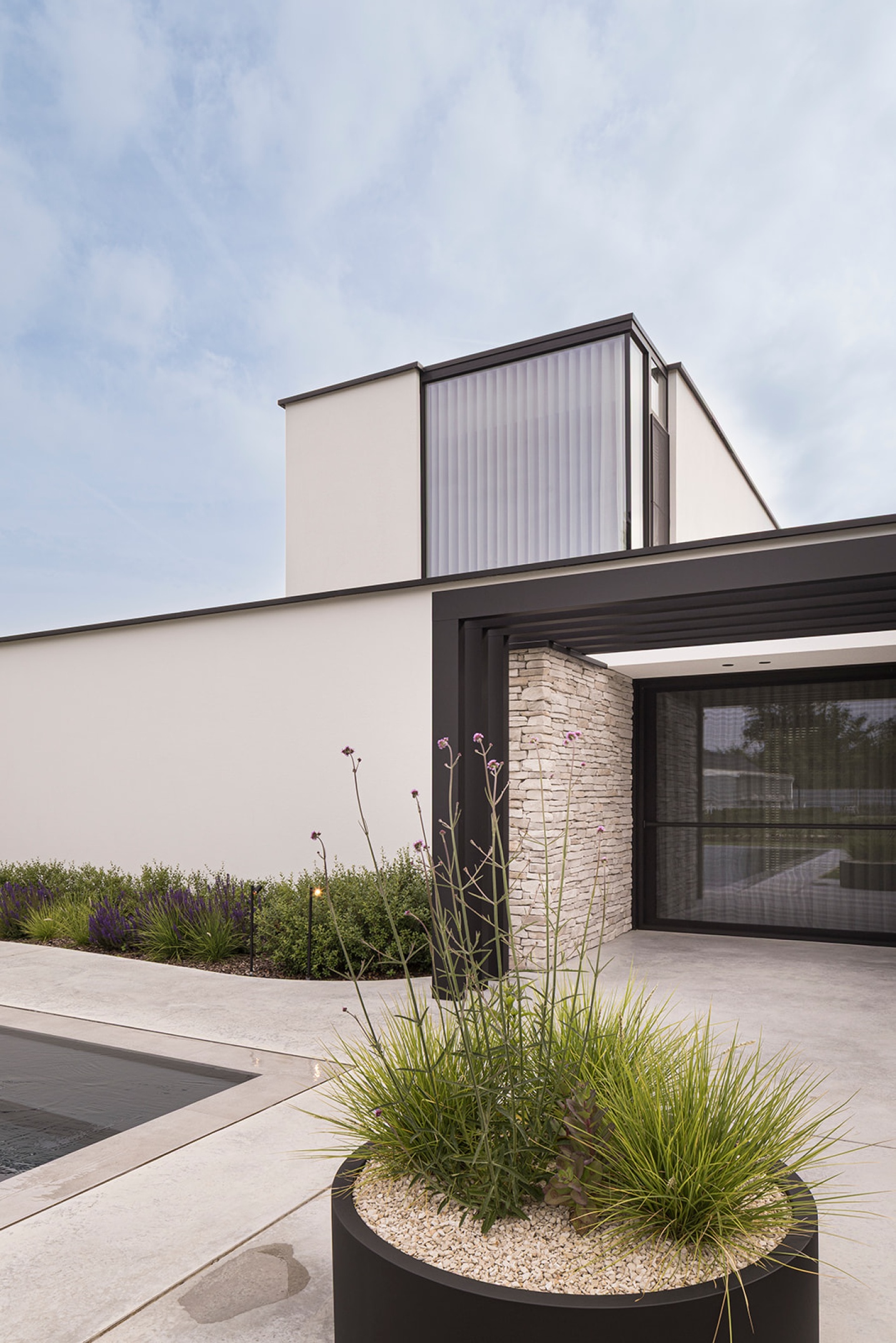 achtergevel Tielt-Winge achtertuin architect crepi gevel sfeervol ontwerp architect  - SFAR Interieur & Architecten