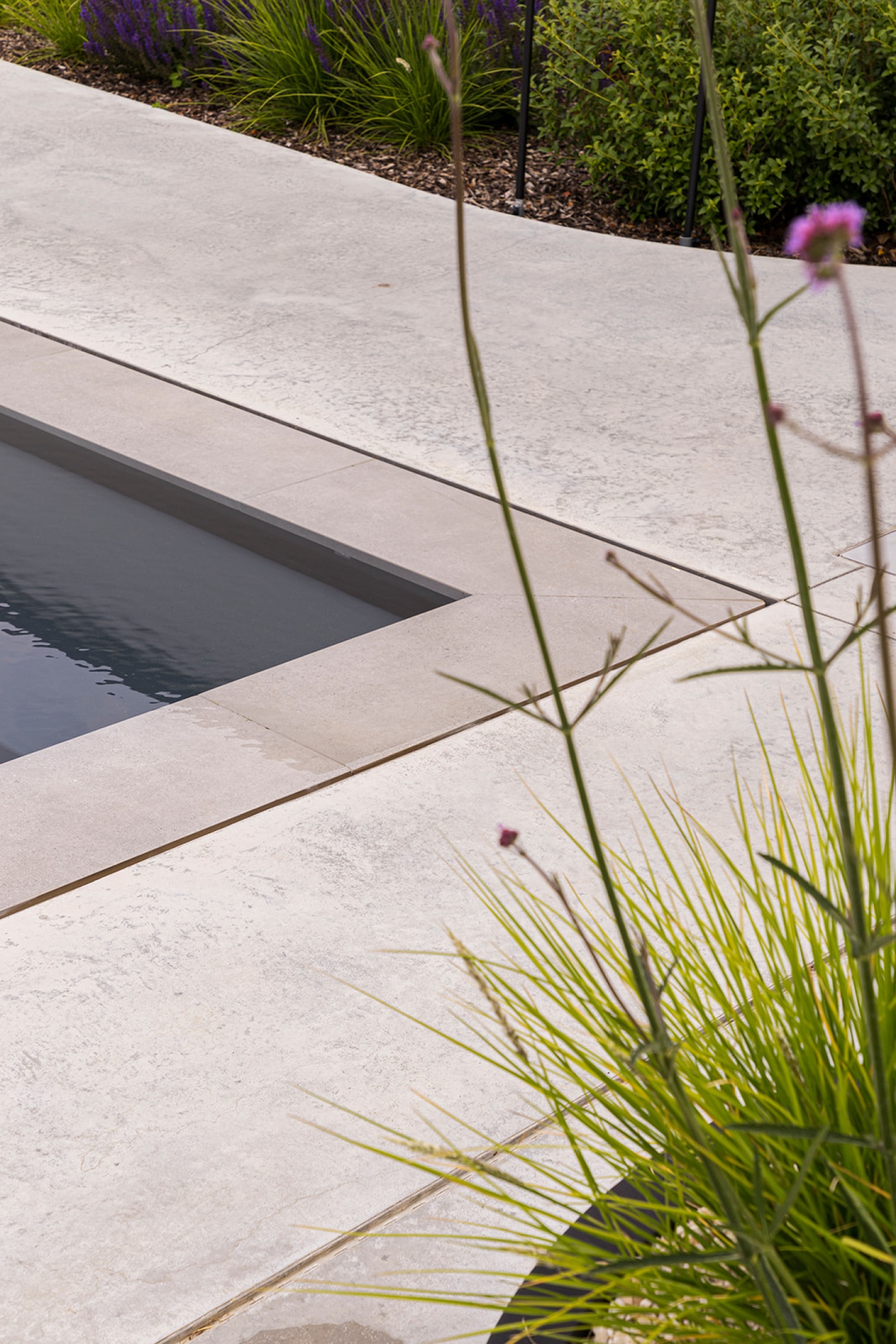 zwembad details boordsteen unieke tegels tuinarchitect nieuw  - SFAR Interieur & Architecten