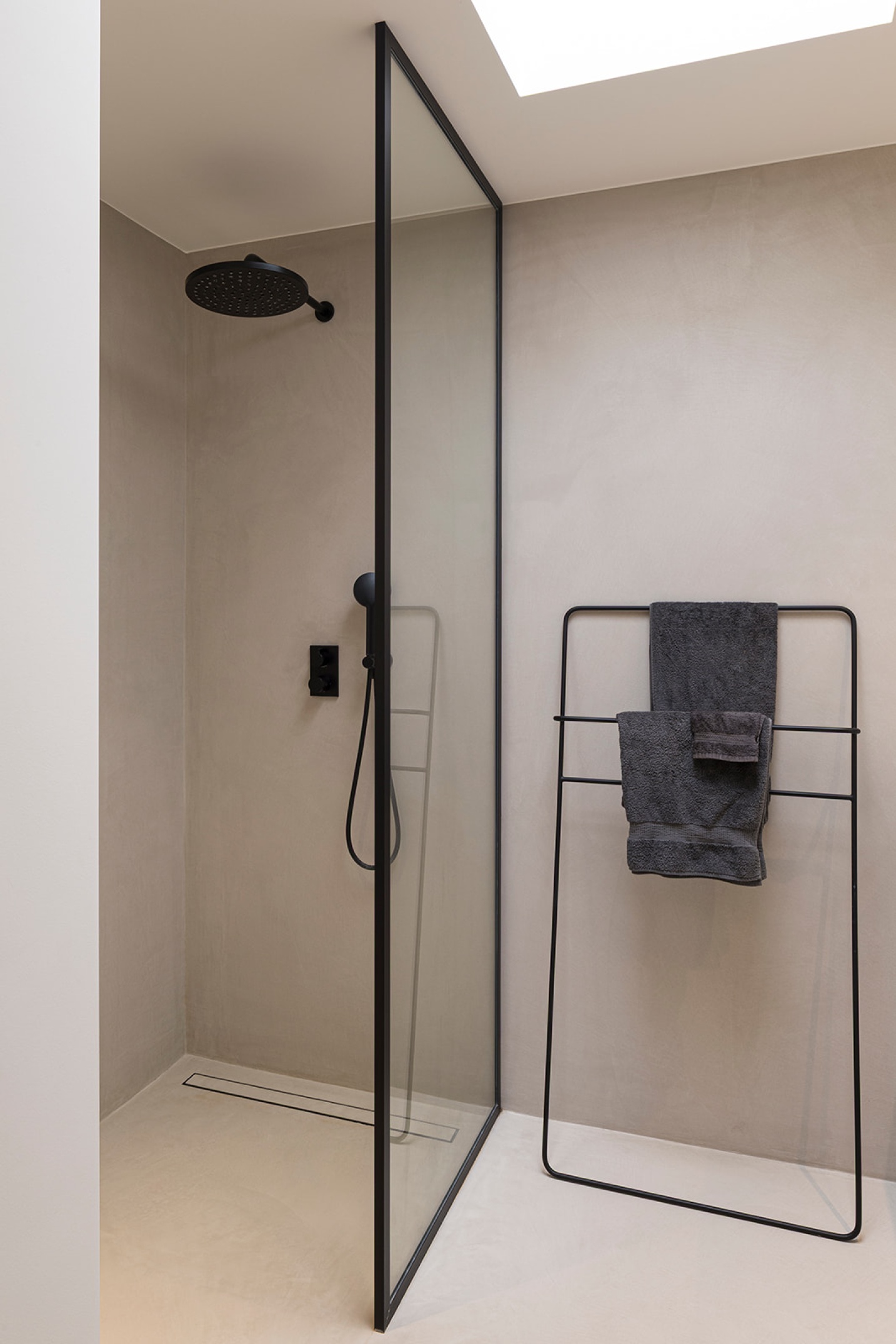 luxe inloopdouche glazen wand architect interieur maatwerk - SFAR Interieur & Architecten Hasselt