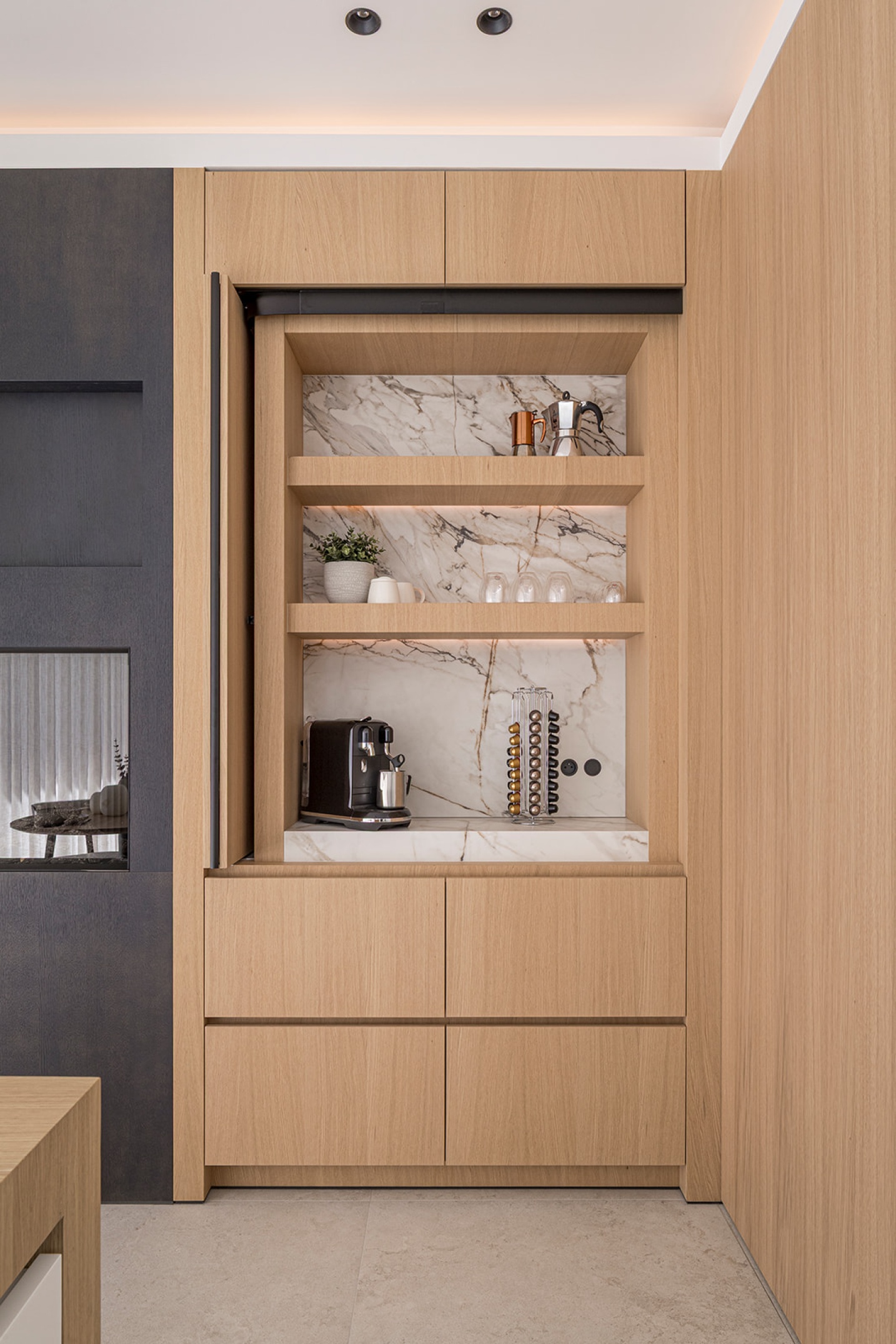 koffiehoek open leggers details open kast meubel interieur maatwerk - SFAR interieurarchitecten Hasselt