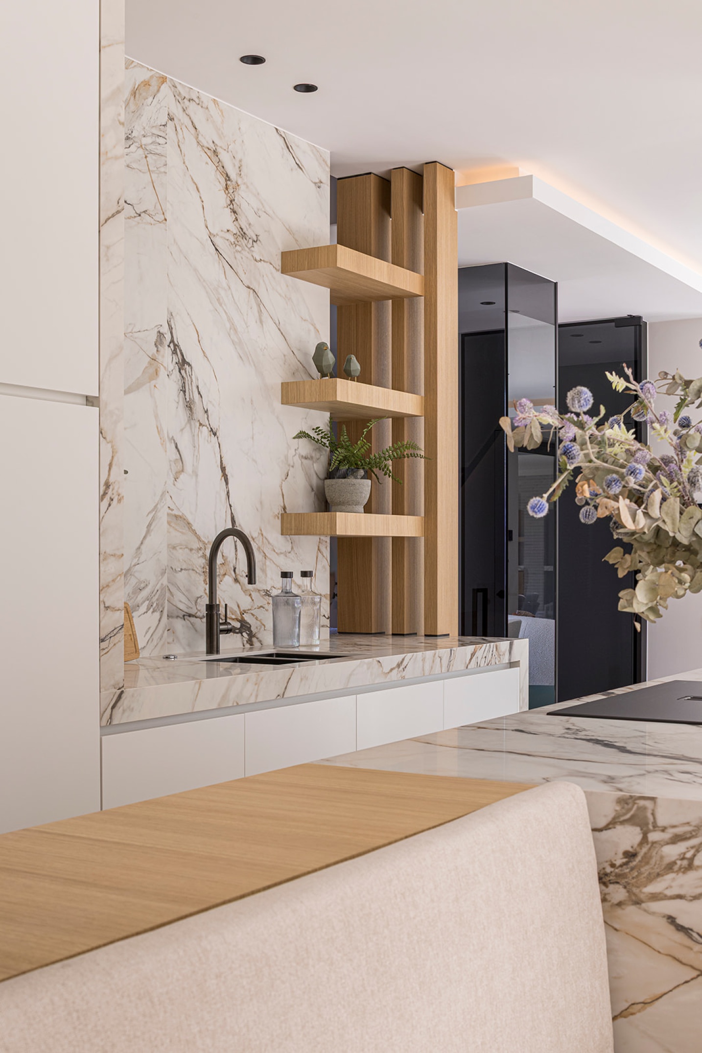 Keuken detail hout led verlichting open kraan modern ontwerp - SFAR interieur & architecten