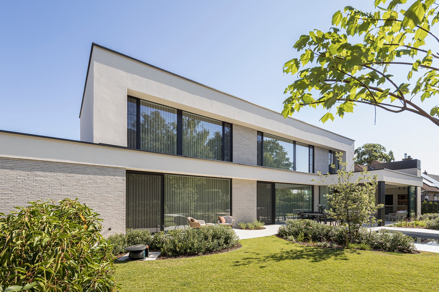 Tuinontwerp organisch natuur struiken bloemen architectuur - SFAR architect Hasselt