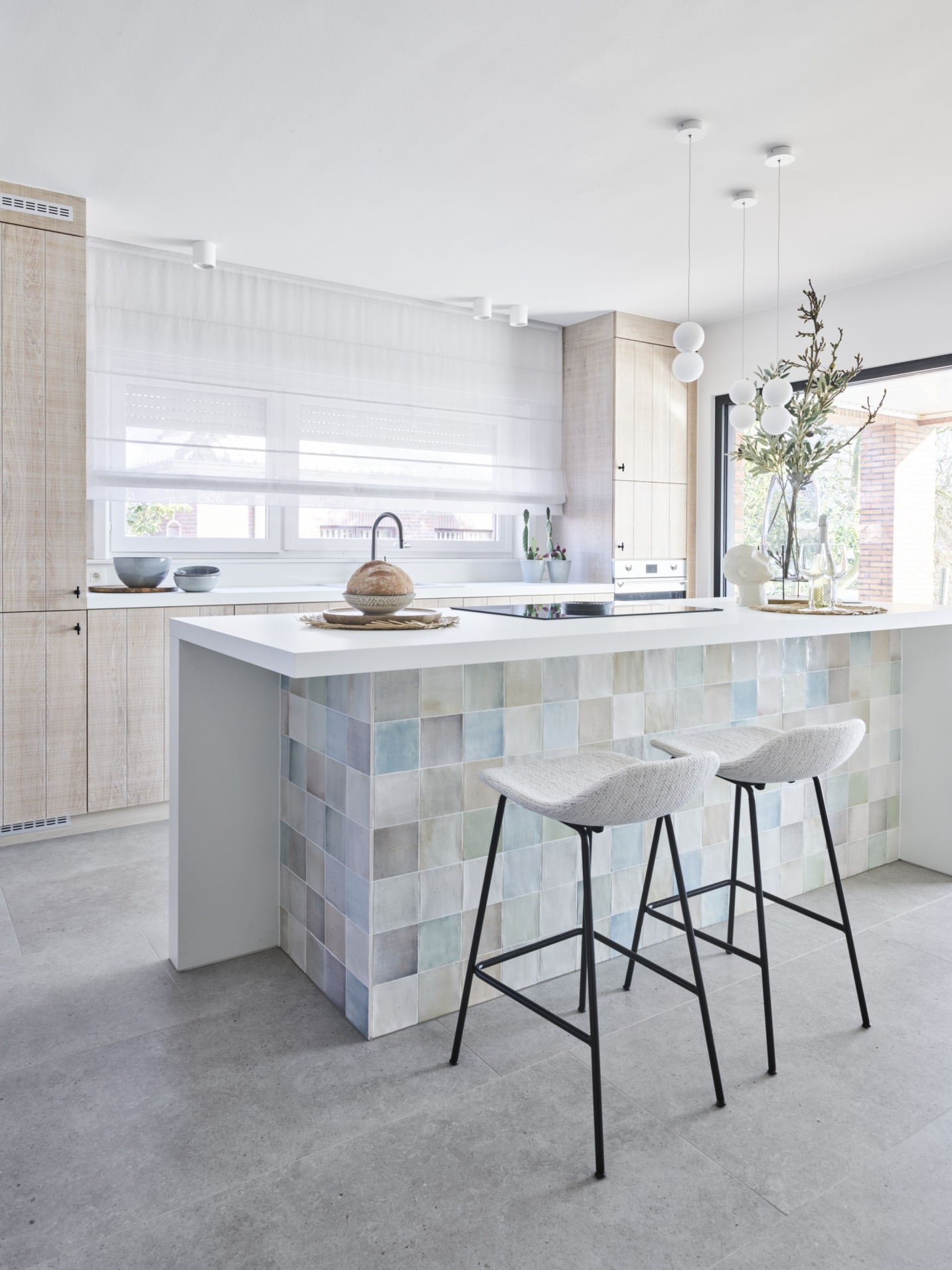 Keuken-eiland in open leefruimte met functioneel en esthetisch design – SFAR interieur & architecten Hasselt