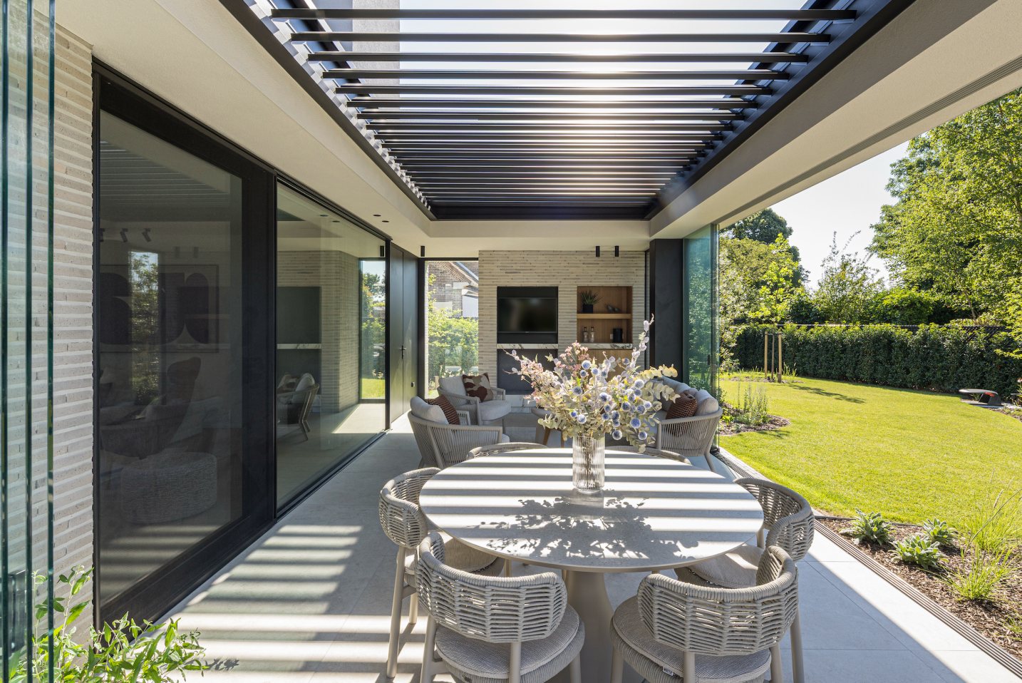 Open haard open zomer gevoel warm sfeer terras overdekt luxe - SFAR interieur & architecten