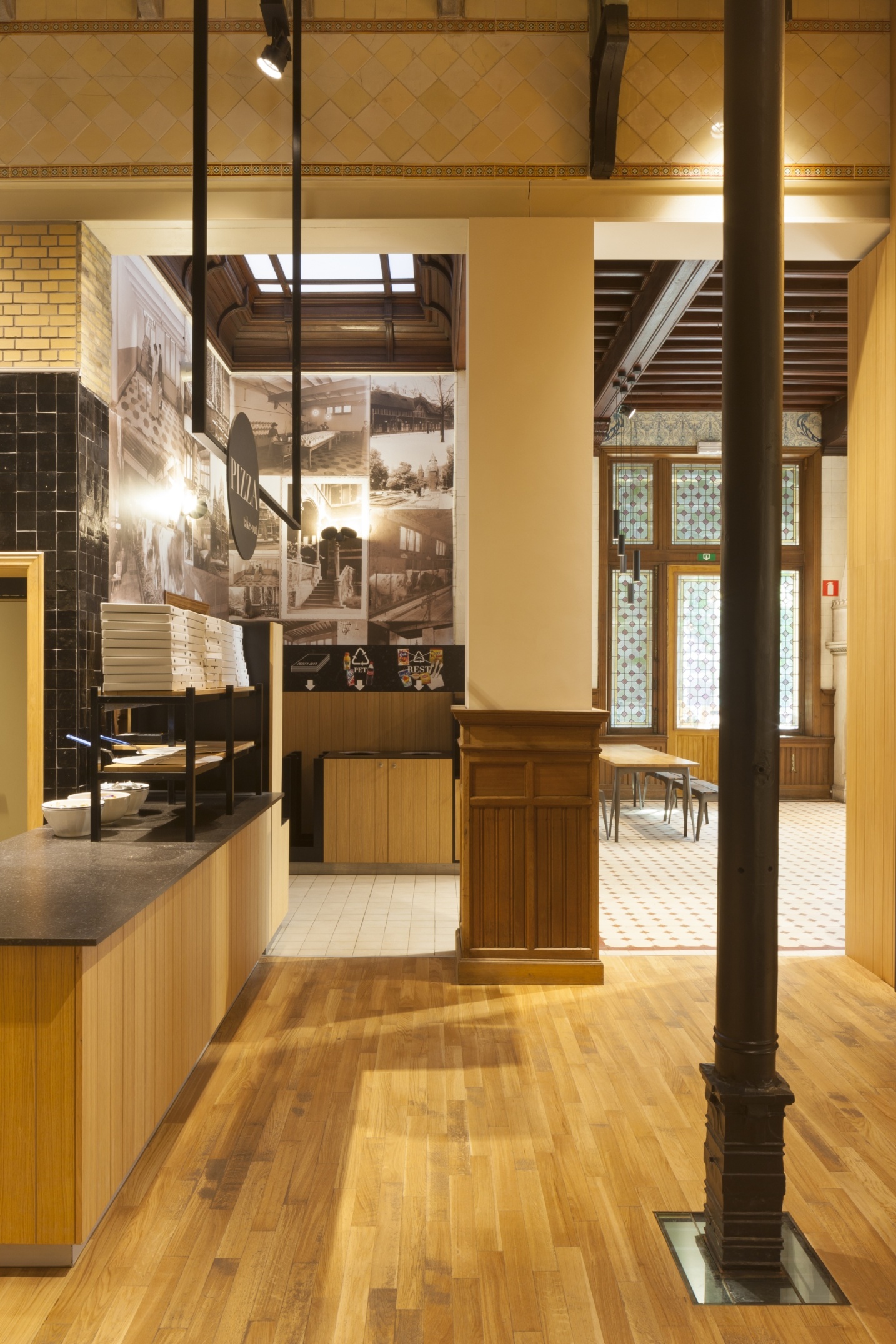 Stijlvolle eetruimte in ZOO Antwerpen met karaktervolle inrichting - SFAR interieur & architecten