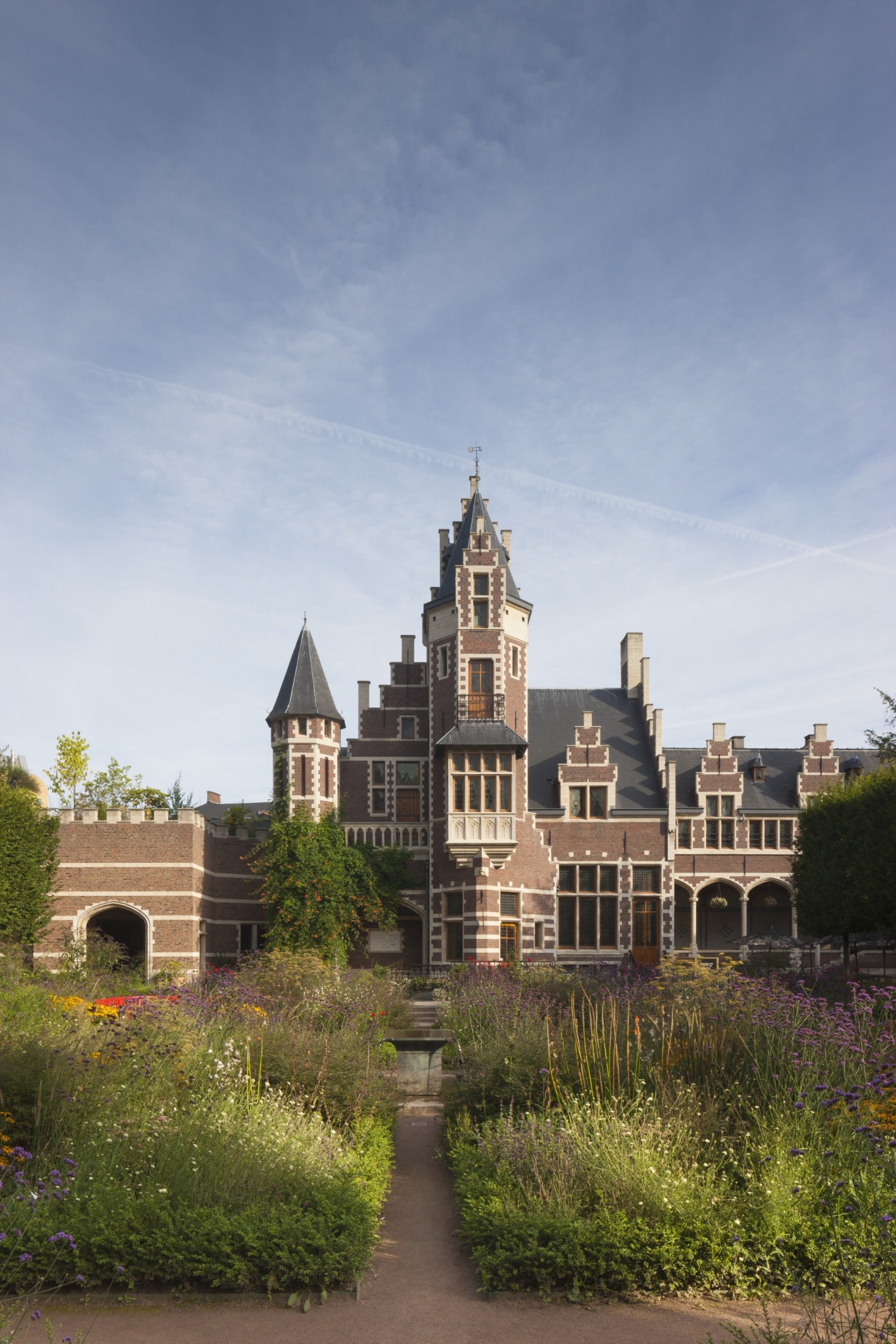 Erfgoedarchitectuur in dierentuin met authentieke details en charme - SFAR interieur & architecten