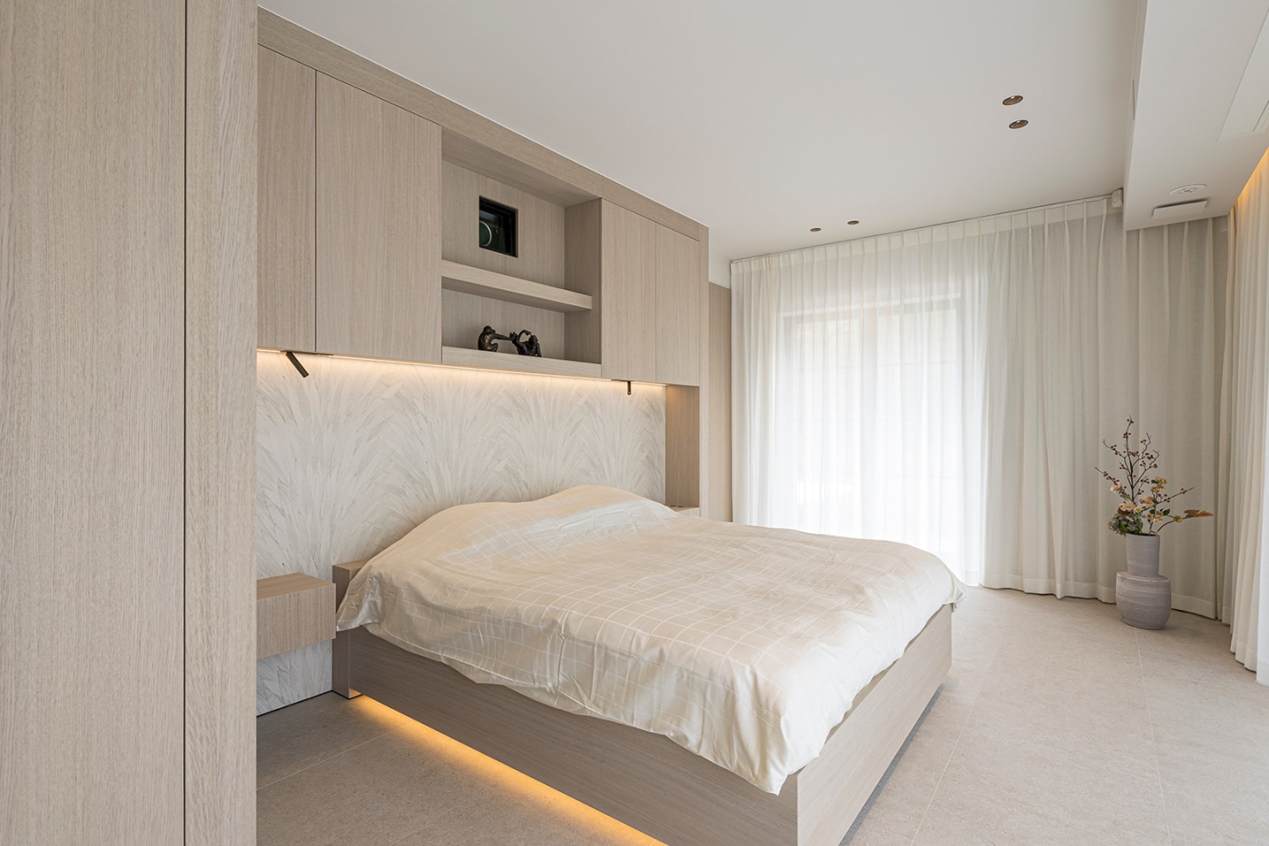 moderne slaapkamer tijdloos ontwerp luxe hotelvibe gordijnen SFAR Hasselt