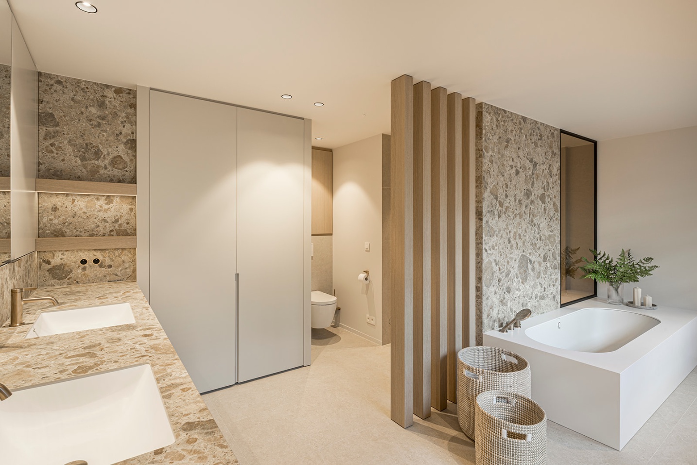 luxe badkamerontwerp modern interieur verticale spijlen eiken design SFAR interieur & architecten