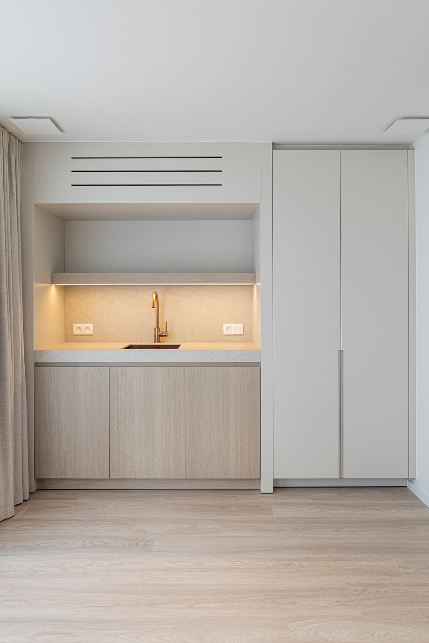 luxe kitchenette open gevoel modern indirecte verlichting SFAR architectuur & interieur