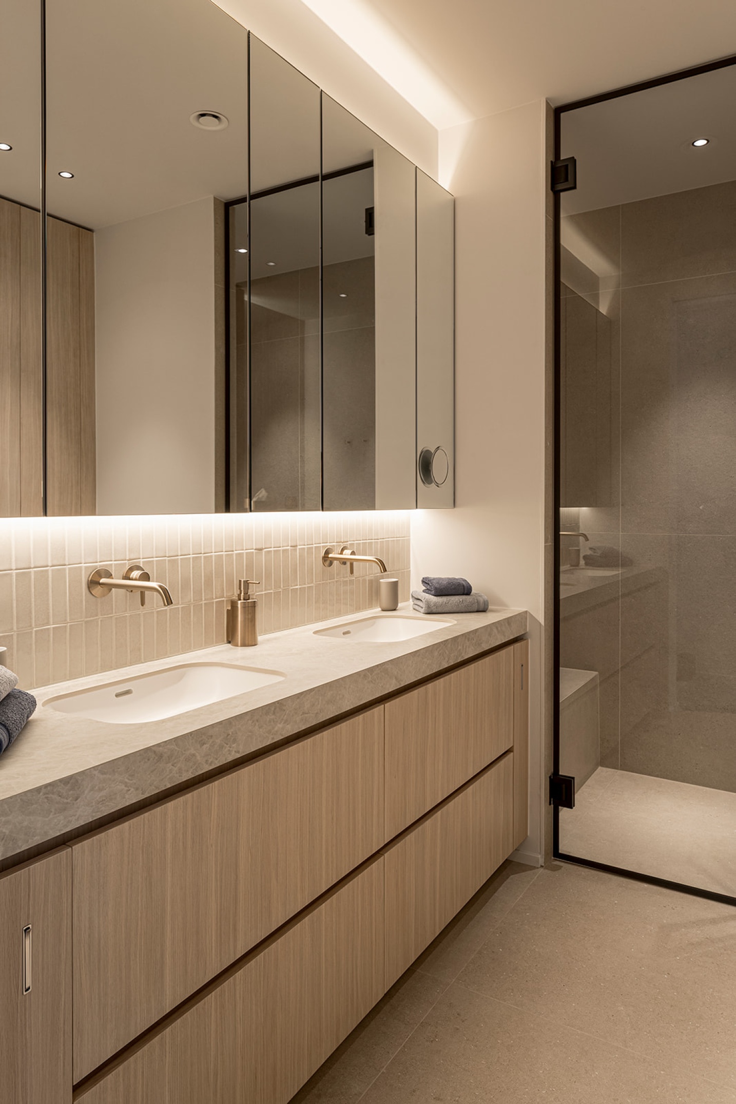 Badkamer modern ontwerp luxe ledtrips moderen architectuur interieur