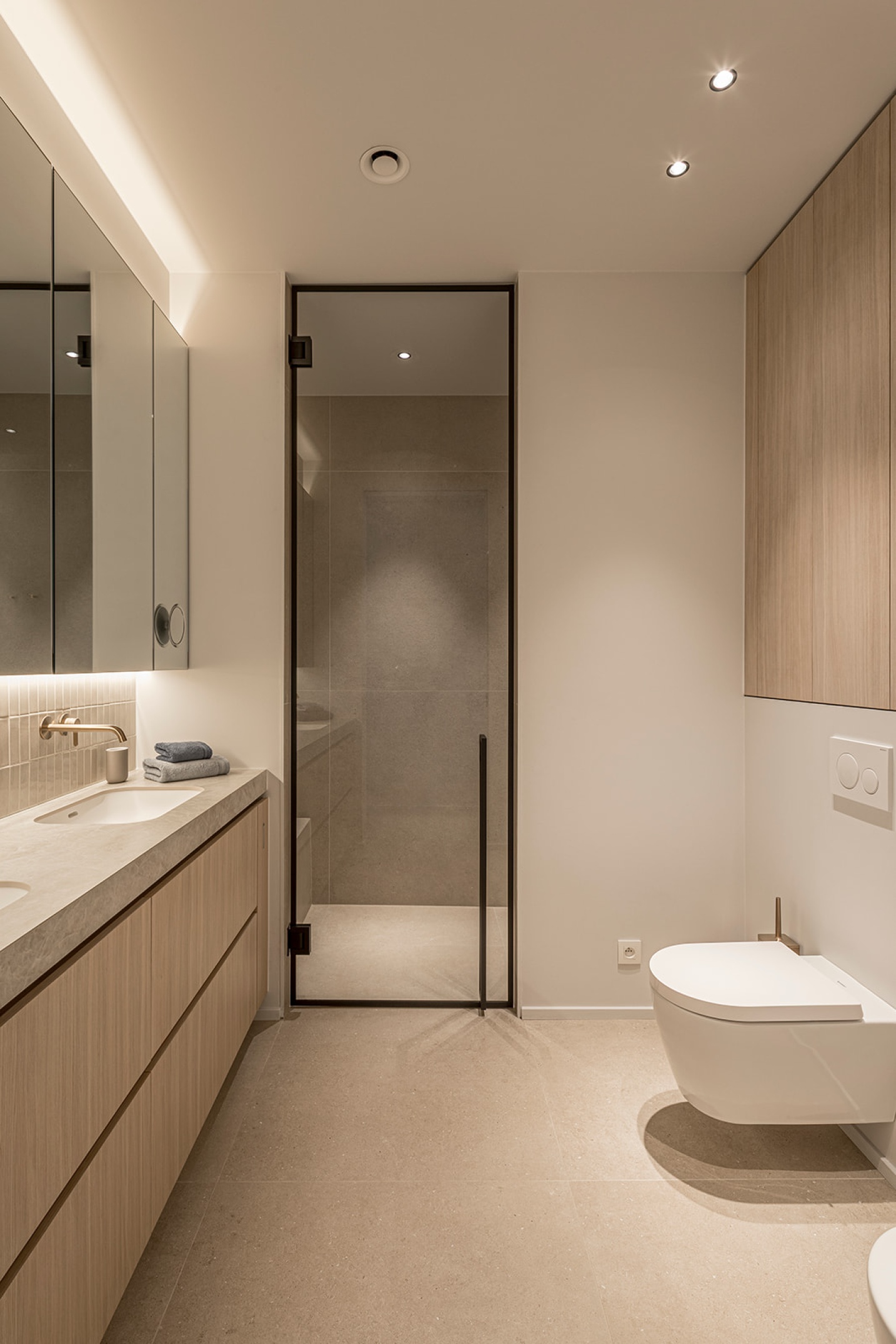 luxe douche moderen toilet en badkamer sfar interieurarchitect