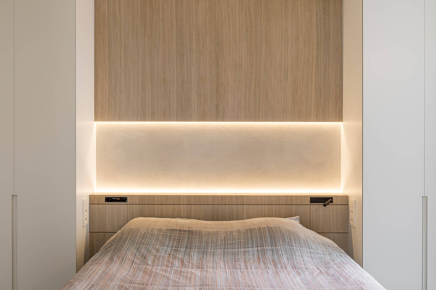 master bedroom luxe ontwerp interieurarchitect modern ledstrips