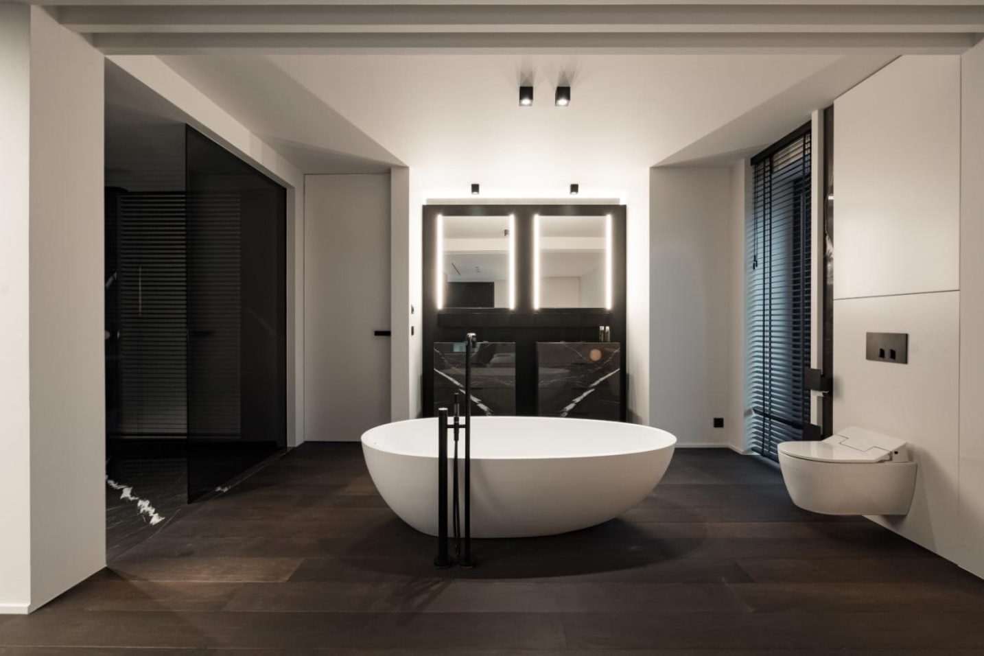 luxe modern interieur badkamer tijdloos modern strak vrijstaand bad