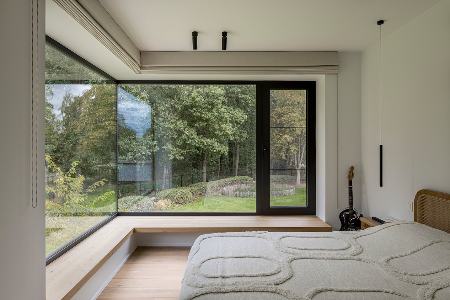 luxe master bedroom slaapkamer architectuur met geïntegreerde bank uniek ontwerp sfeervol sfar in Bonheiden