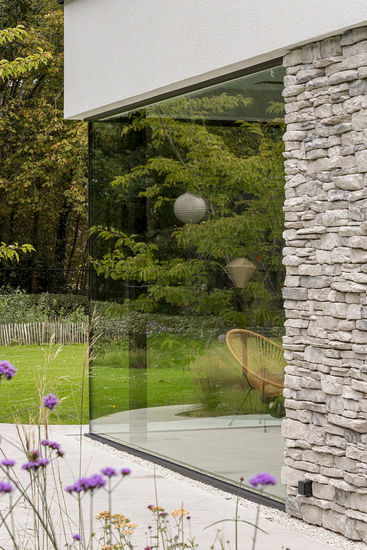 Hedendaagse villa met grote glaspartijen en open karakter – SFAR interieur & architecten Hasselt