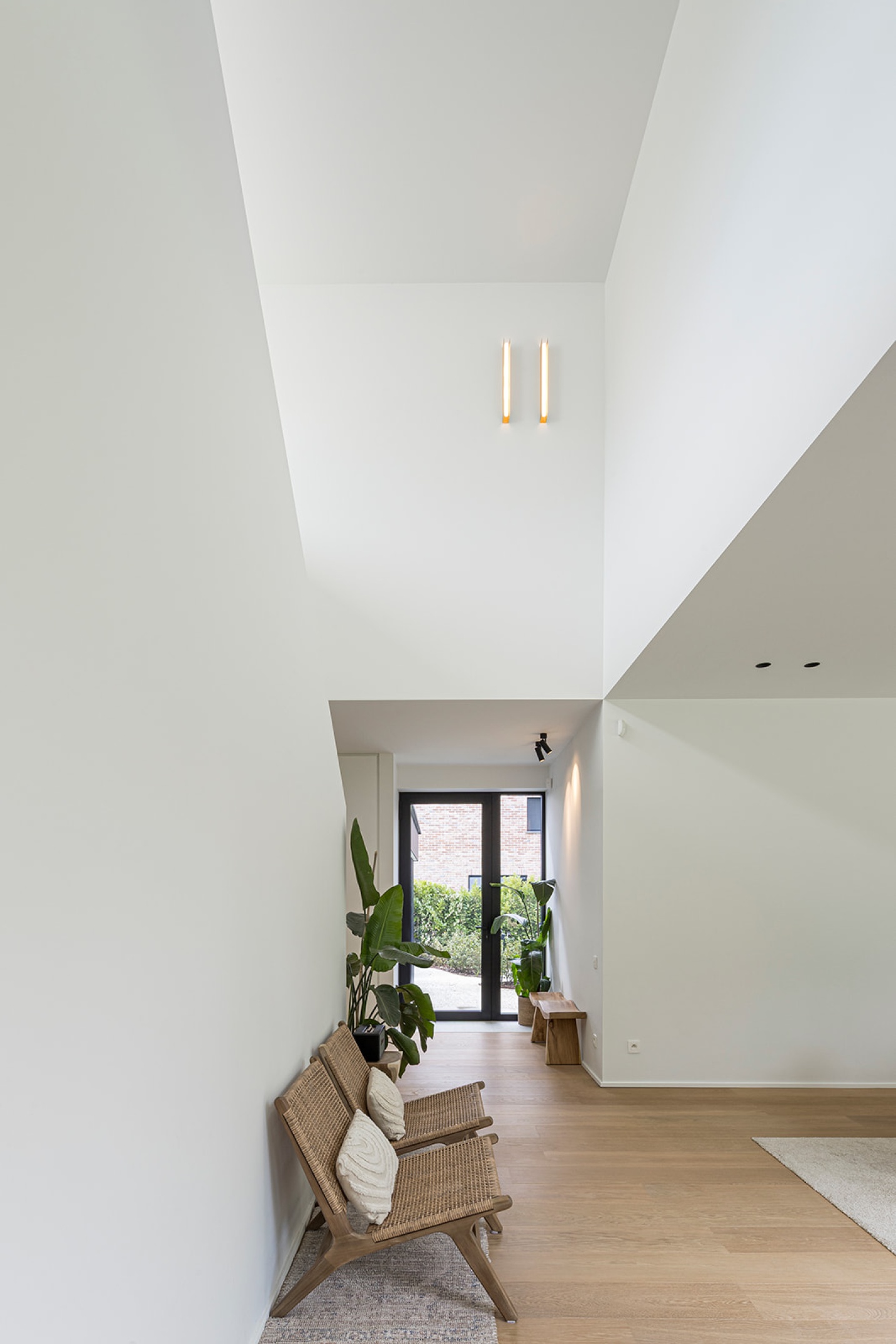 Inkomhal met vide lijnen en open gevoel Bonheiden interieur villa nieuwbouw SFAR
