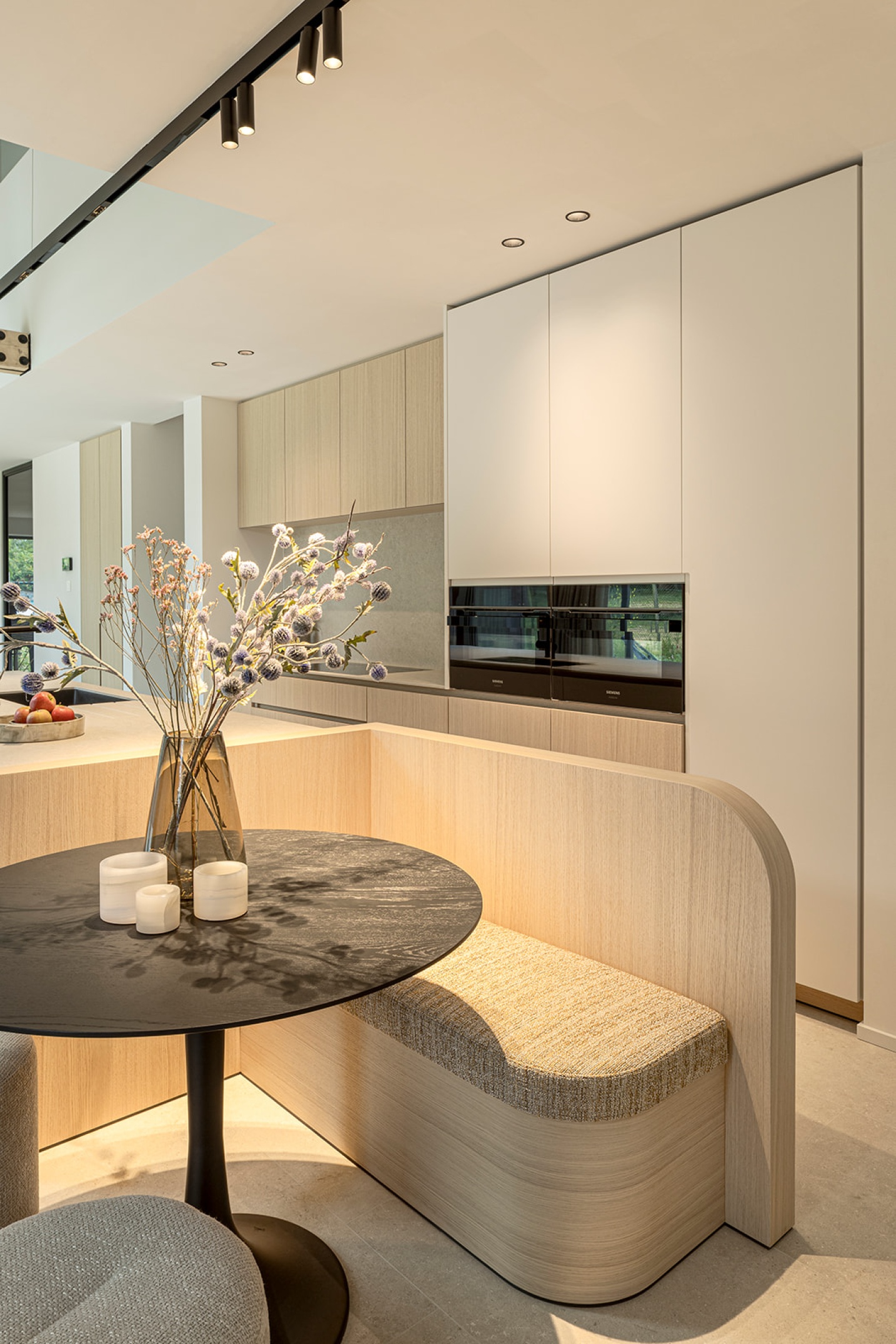 moderne architectuur verbouwing farmhouse tijdloze sfeer