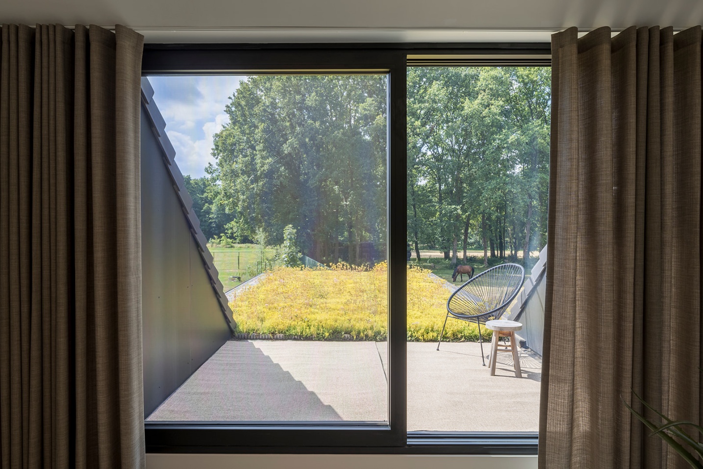 gras extensieve grasdak luxe ontwerp tijdloos natuur architectuur